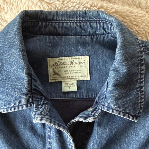 Eddie Bauer Denim Jacket with Embroidered Needlepoint of Springtime Scene - Picture 6 of 9